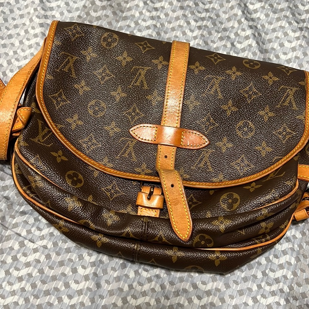 Vintage Louis Vuitton Saumur 30 Crossbody Bag